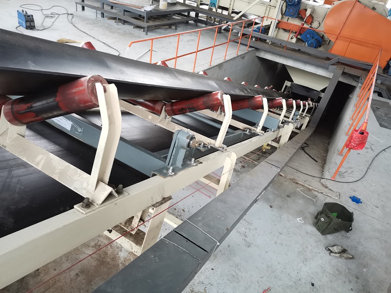 1648188937191583.jpg 皮帶秤使用現(xiàn)場(chǎng)-佳諾威木業(yè).jpg