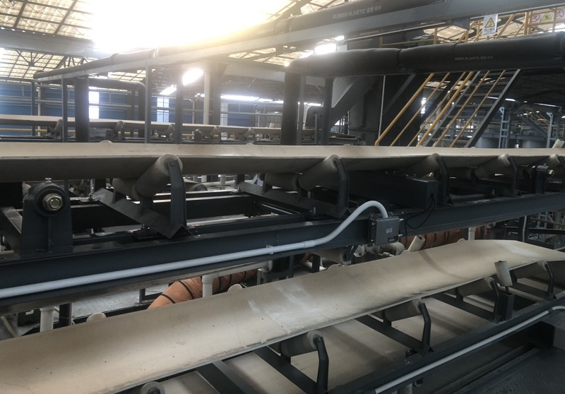 兩臺ICS-17A電子皮帶秤在新材料公司安裝調(diào)試完畢，安裝規(guī)范，精準(zhǔn)度高！