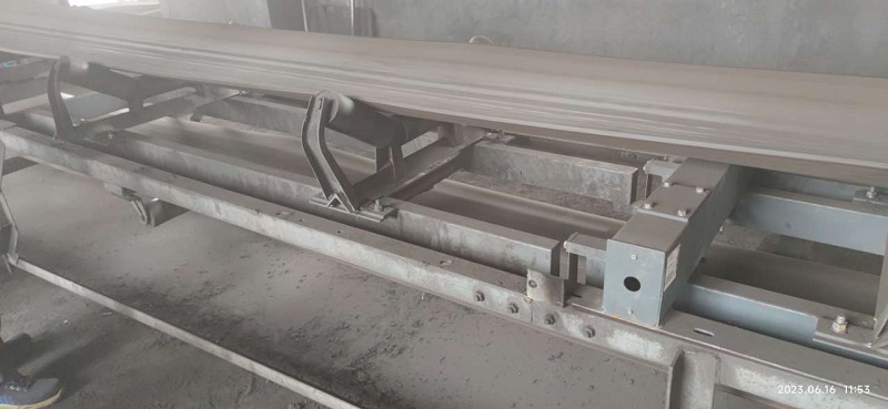 輸送帶上自動(dòng)稱(chēng)重設(shè)備：電子皮帶秤，快速準(zhǔn)確，應(yīng)用限制小