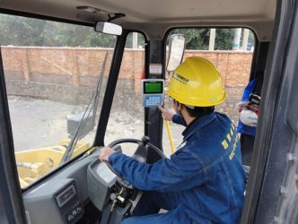 裝載機(jī)電子秤價錢如何，受哪些因素影響？